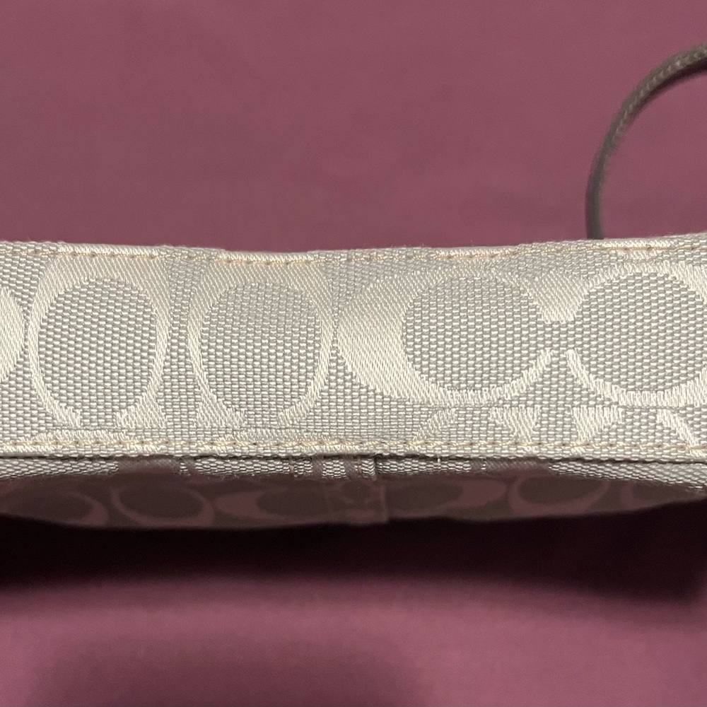 Coach Signature Turnlock large wristlet - Picture 4 of 8